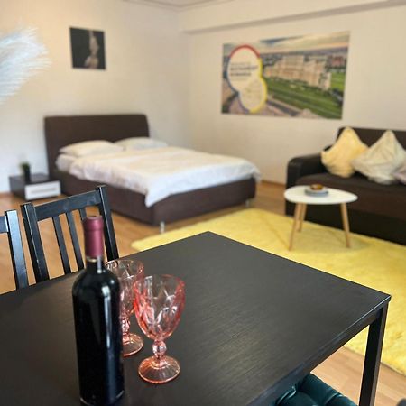 Tranzzit Airport Apartament Otopeni Kültér fotó