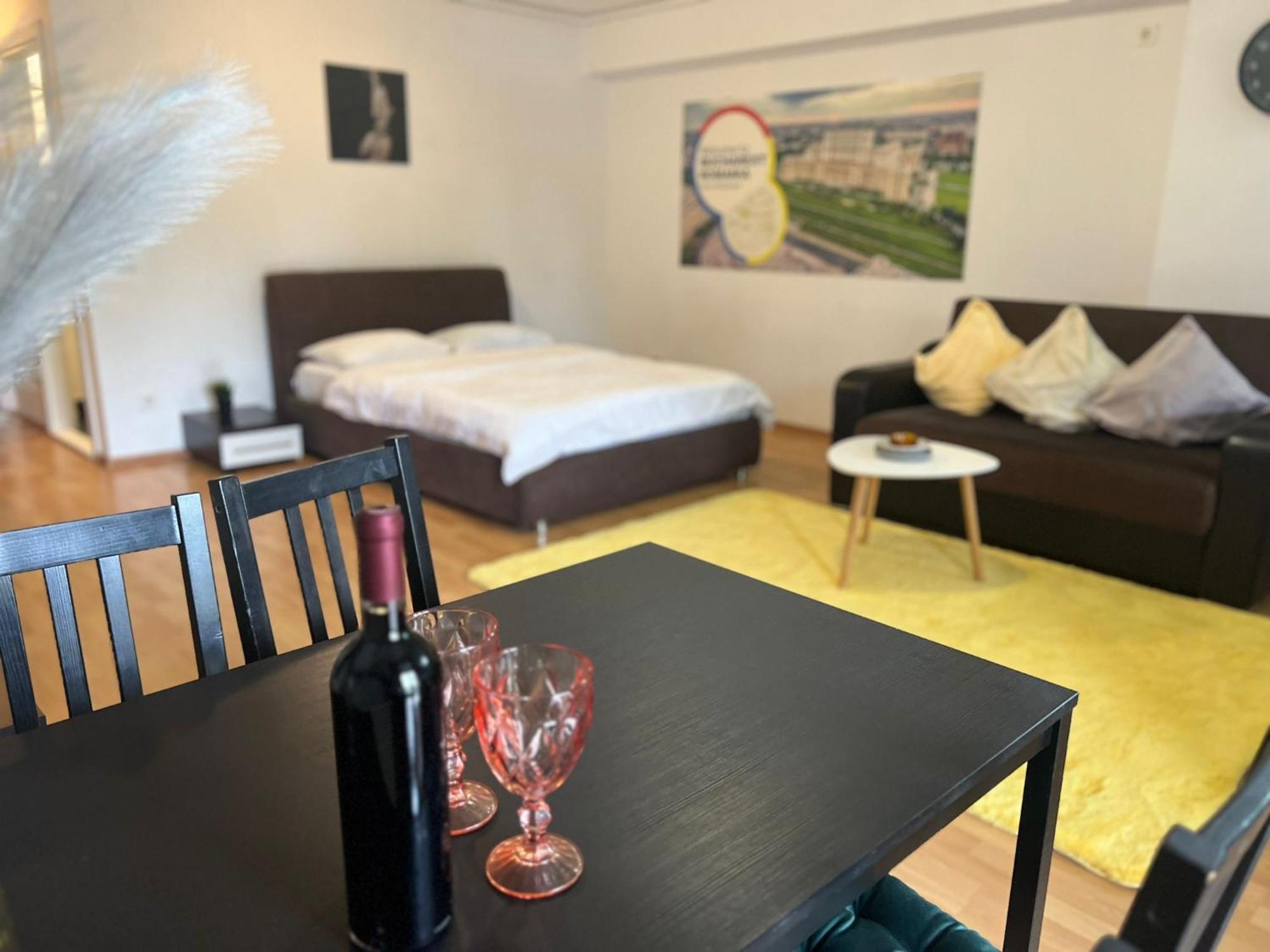 Tranzzit Airport Apartament Otopeni Kültér fotó